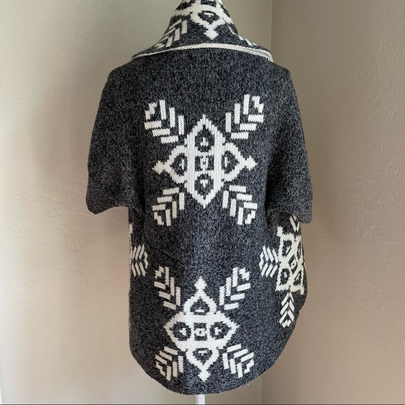 Express Open Front Short Wool Blend Cardigan with Westend Print Size: S - Picture 3 of 7